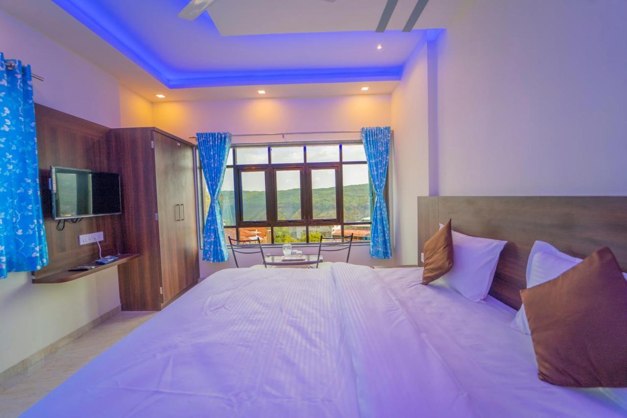 Veggies Residency & Pure Veg Restaurant Hotel Mahābaleshwar Exterior foto